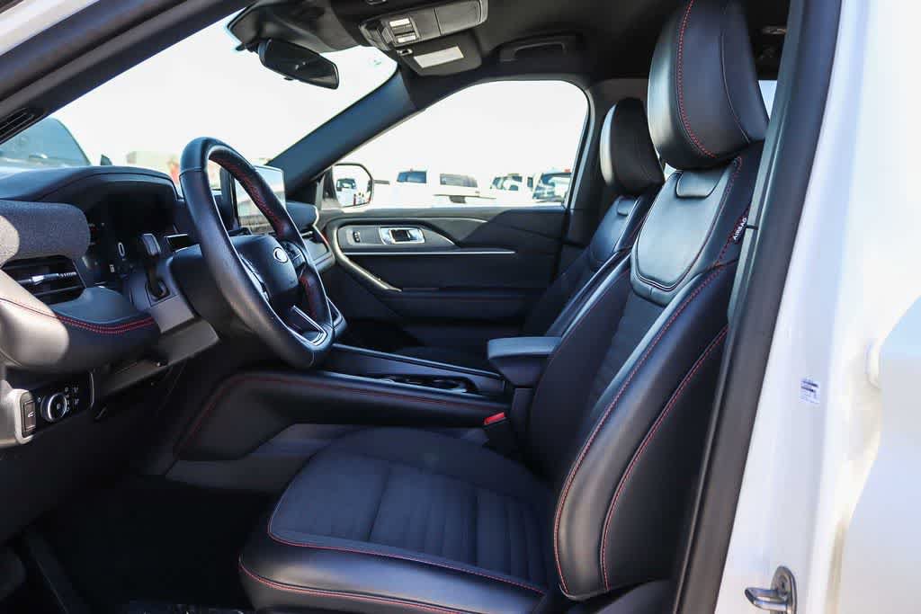 Certified 2025 Ford Explorer ST-Line RWD image 17