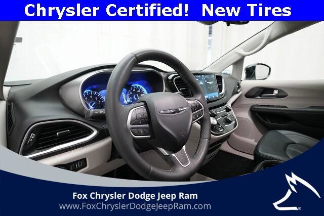 Certified 2024 Chrysler Pacifica Touring-L image 8