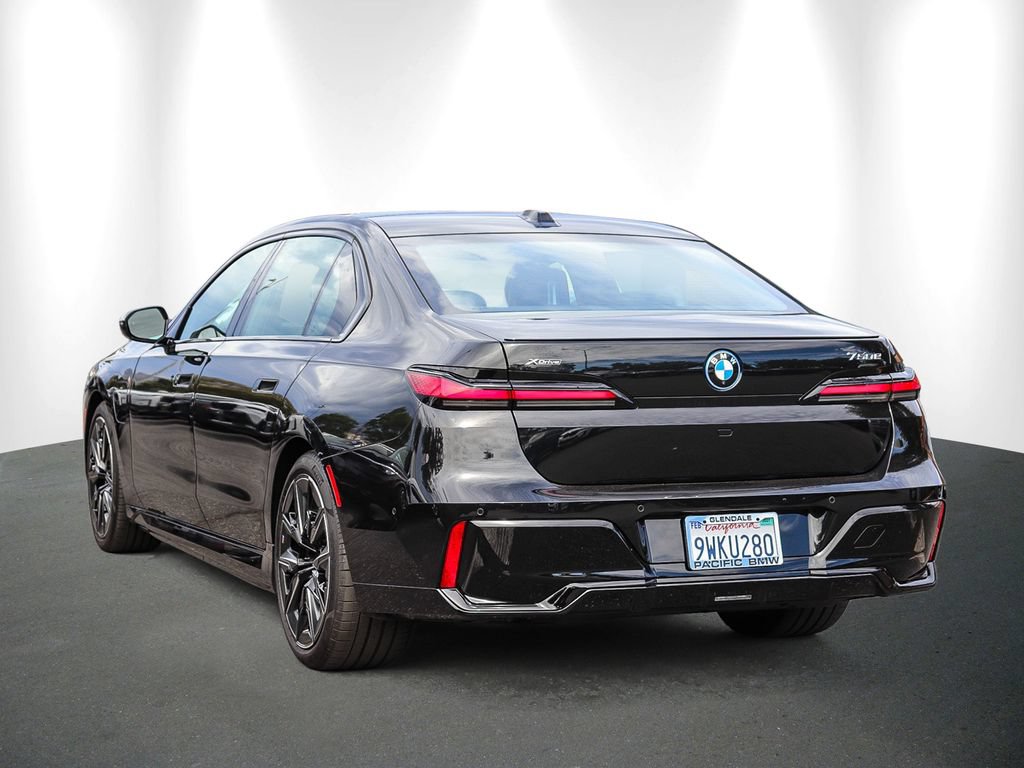 Used 2026 BMW 750e xDrive AWD/4WD image 4