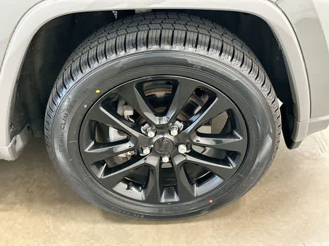 Used 2020 Jeep Grand Cherokee Altitude RWD image 5