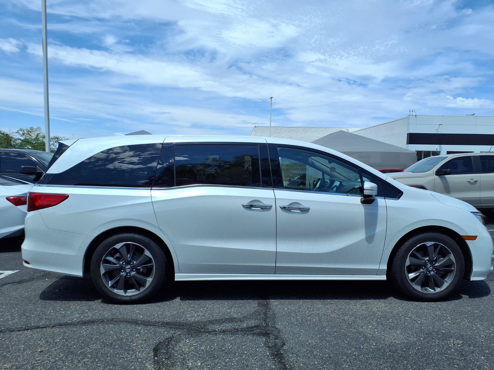 Used 2022 Honda Odyssey Elite image 4