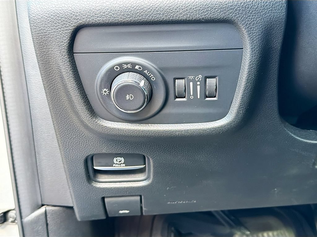 Used 2022 Jeep Grand Cherokee L Limited AWD/4WD image 10