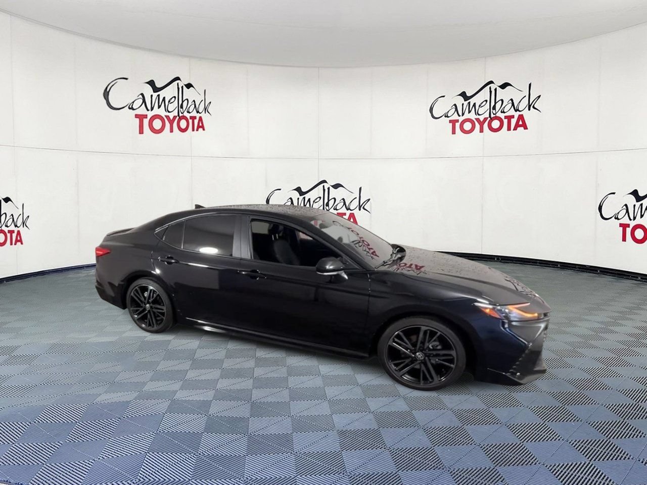 Used 2025 Toyota Camry XSE FWD image 2