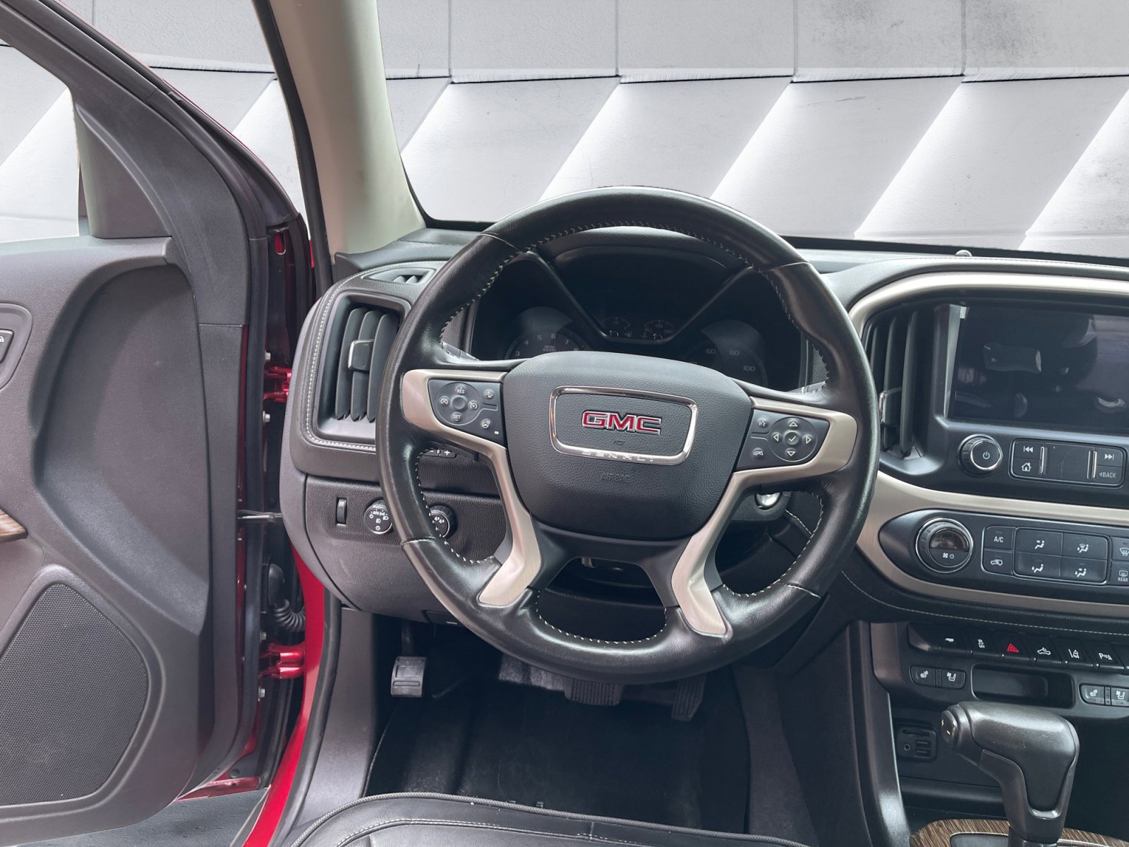 Used 2020 GMC Canyon Denali image 13