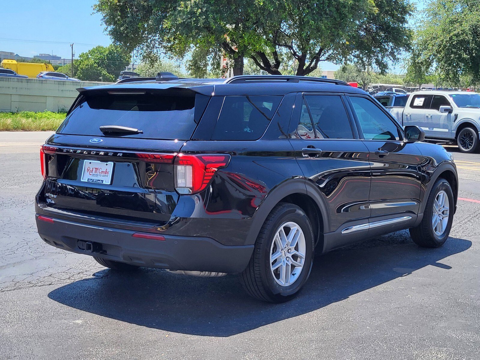 Used 2025 Ford Explorer Active RWD image 4