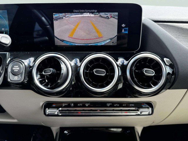 Used 2021 Mercedes-Benz GLA 250 4MATIC w/ Premium Package image 31