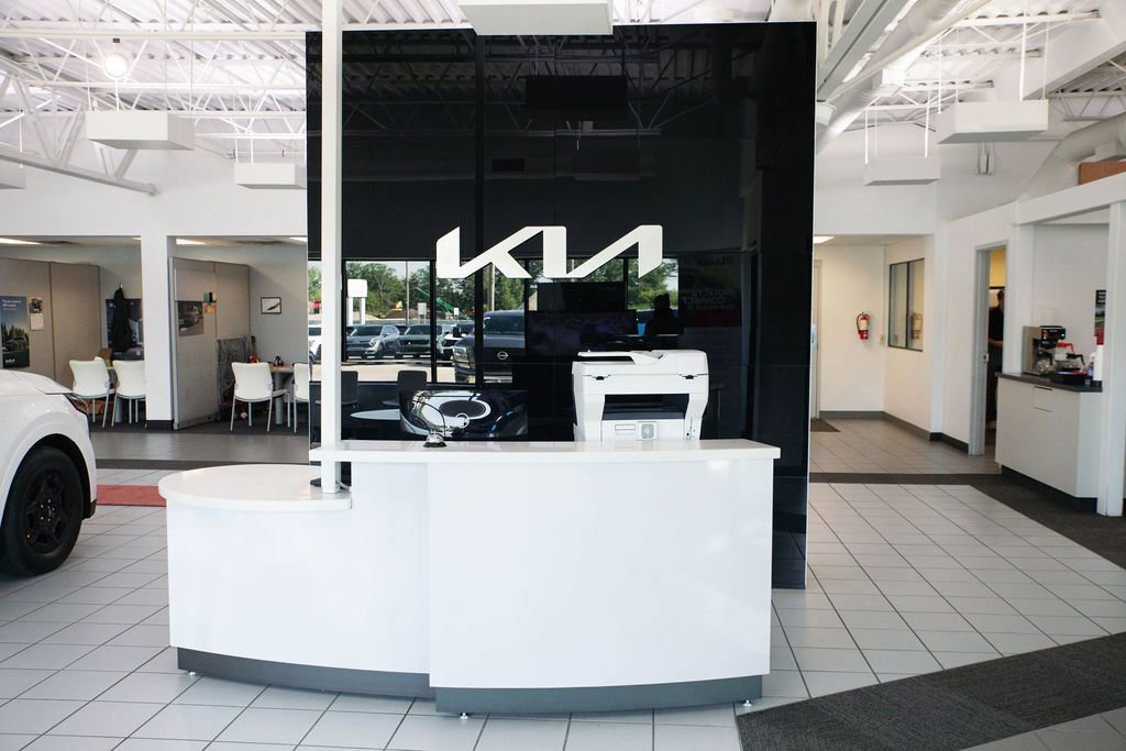 Used 2023 Jeep Grand Cherokee L Laredo image 7