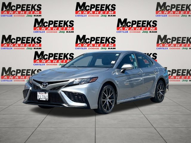 Used 2024 Toyota Camry SE w/ Convenience Package FWD image 1