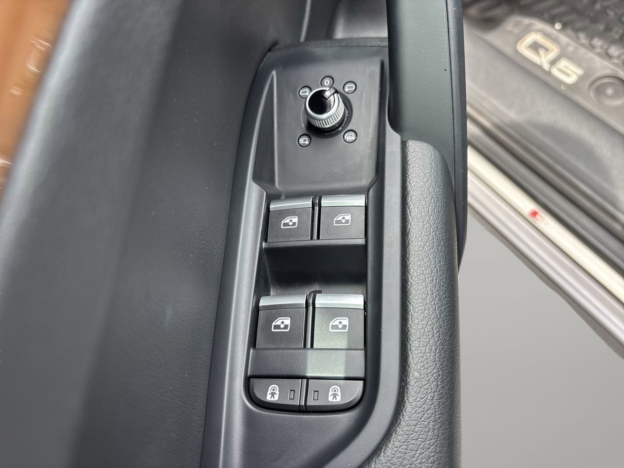 Used 2023 Audi Q5 2.0T Premium AWD/4WD image 16