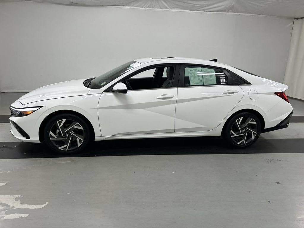 Used 2025 Hyundai Elantra Limited FWD image 6
