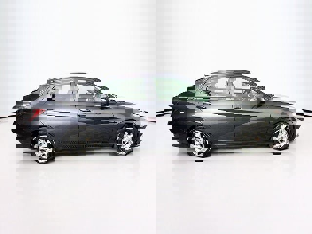 Used 2021 Hyundai Elantra SE image 4