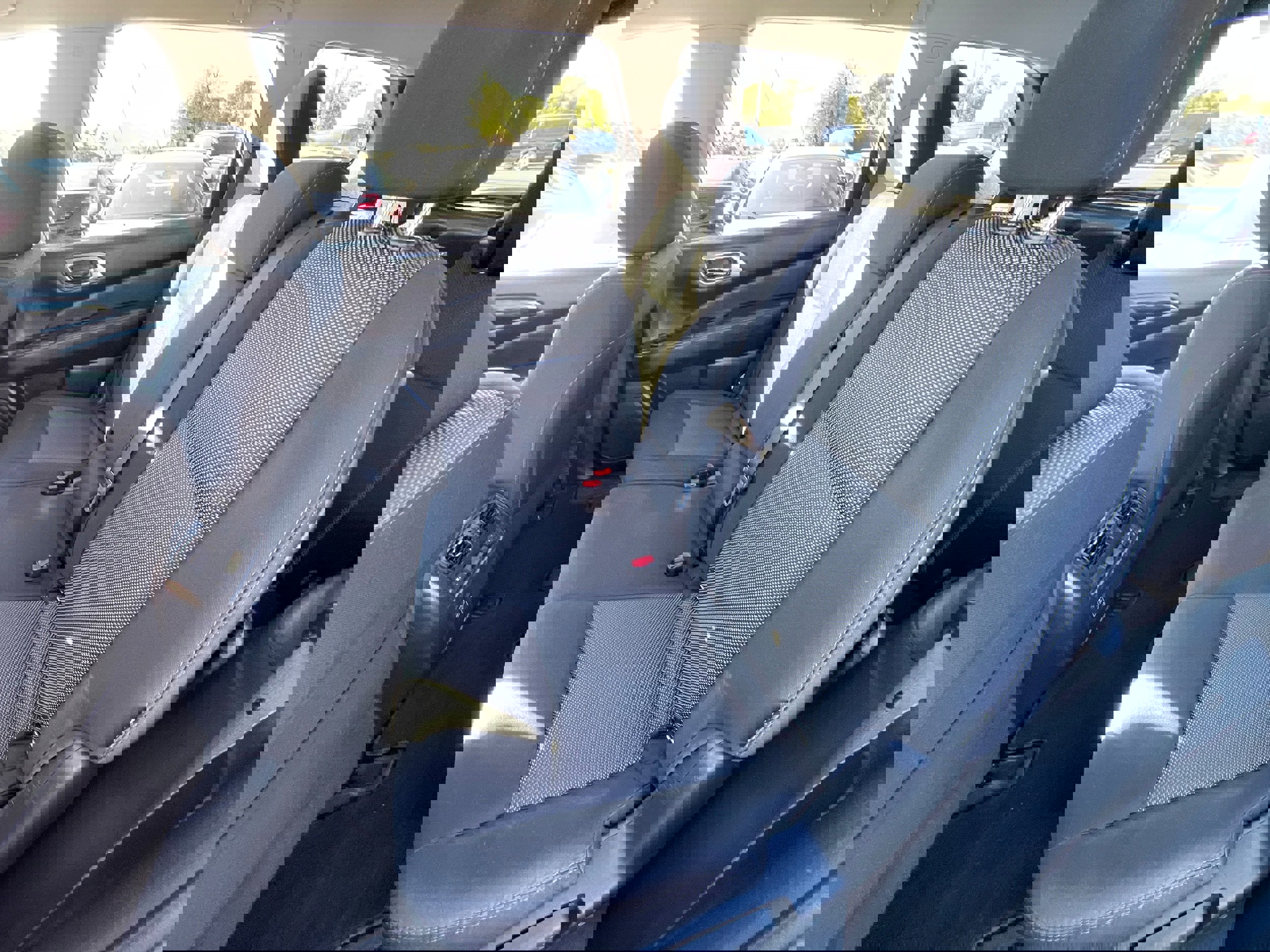 Used 2018 Nissan Pathfinder SV image 22