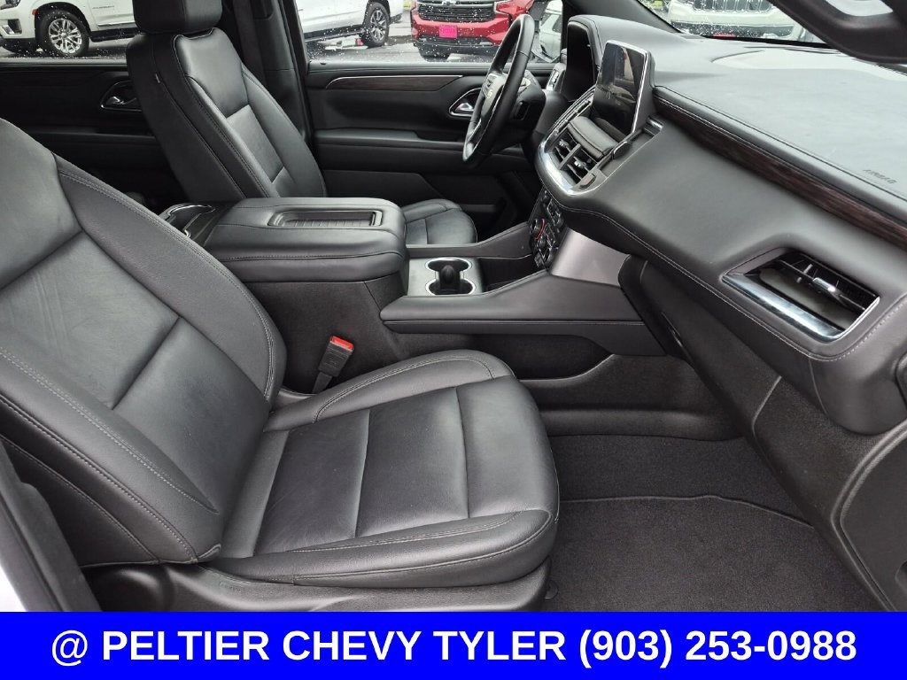 Used 2024 Chevrolet Suburban LT w/ Luxury Package RWD image 13