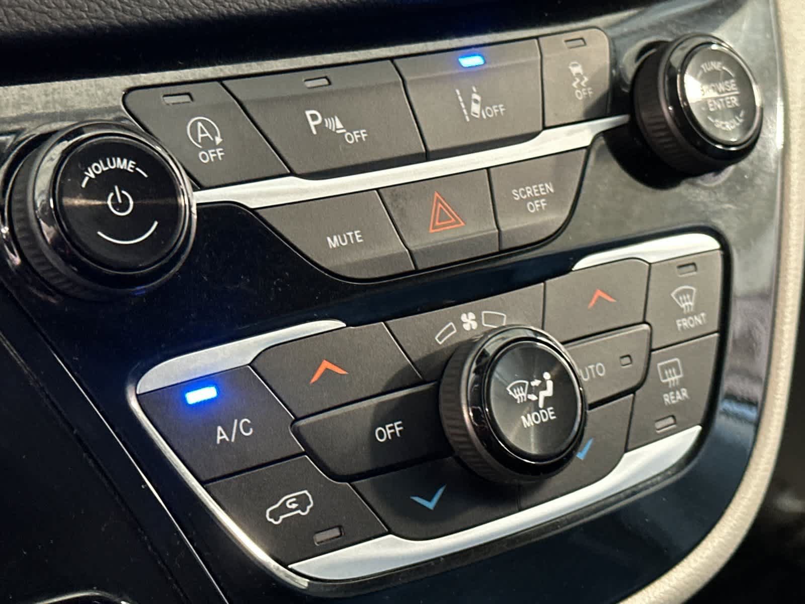 Used 2022 Chrysler Pacifica Touring-L FWD image 22