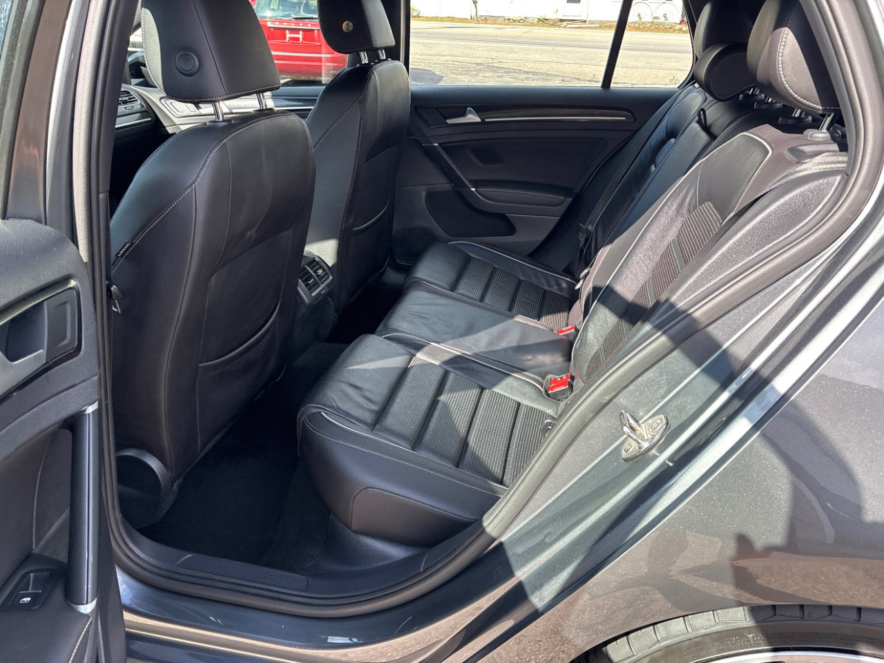 Used 2019 Volkswagen Golf R 4-Door image 11