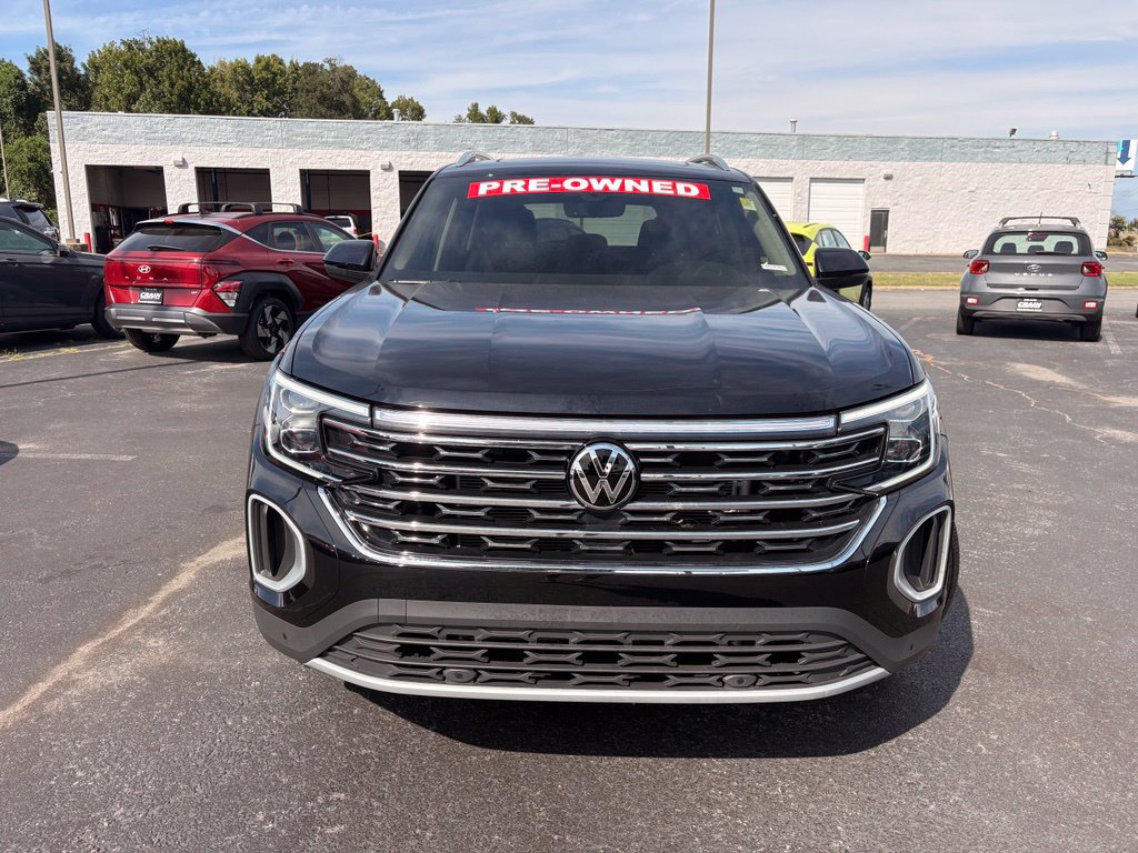Used 2025 Volkswagen Atlas SEL AWD/4WD image 2