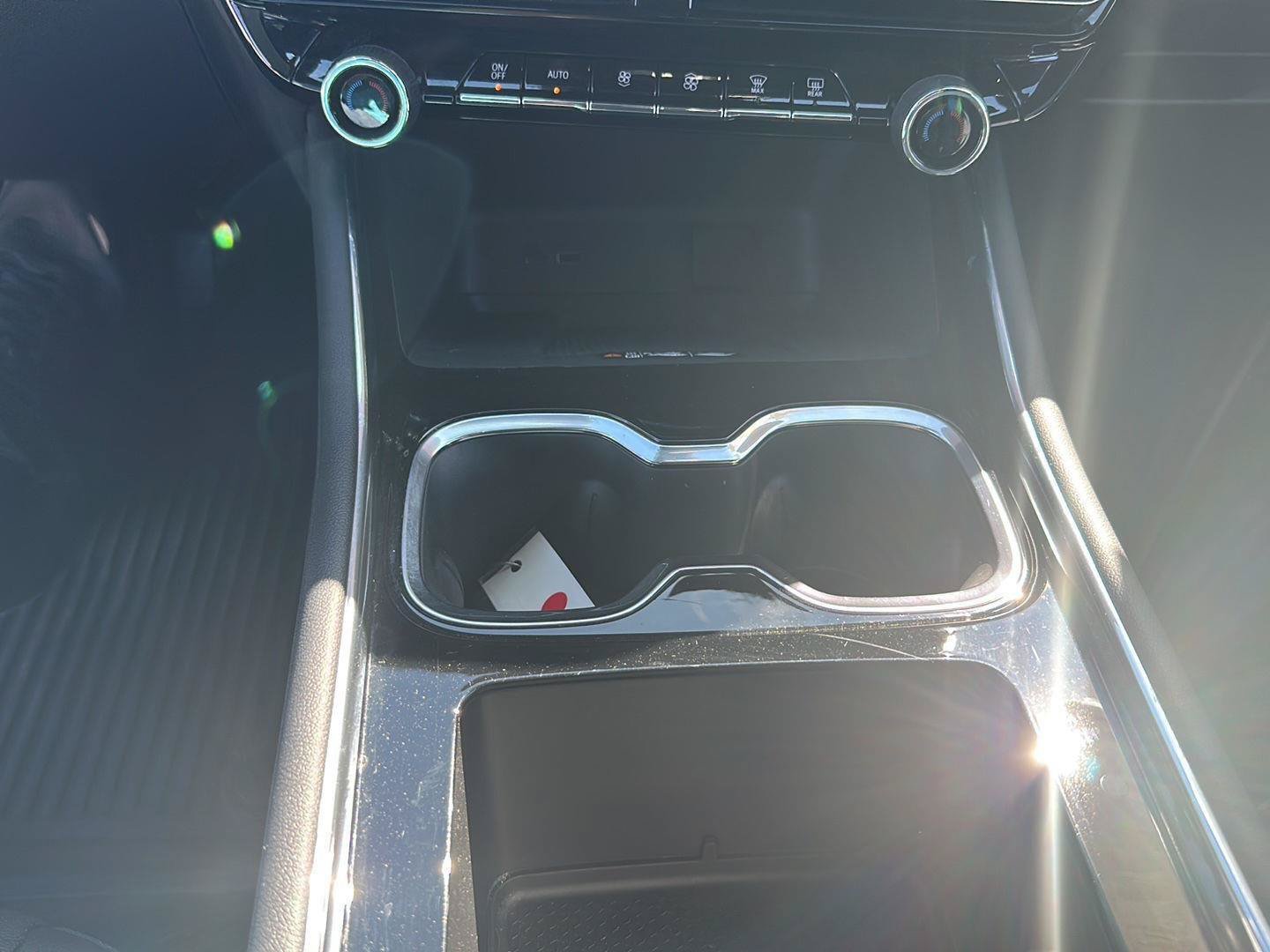 Used 2025 Chevrolet Traverse LT w/ LPO, Floor Liner Package FWD image 31