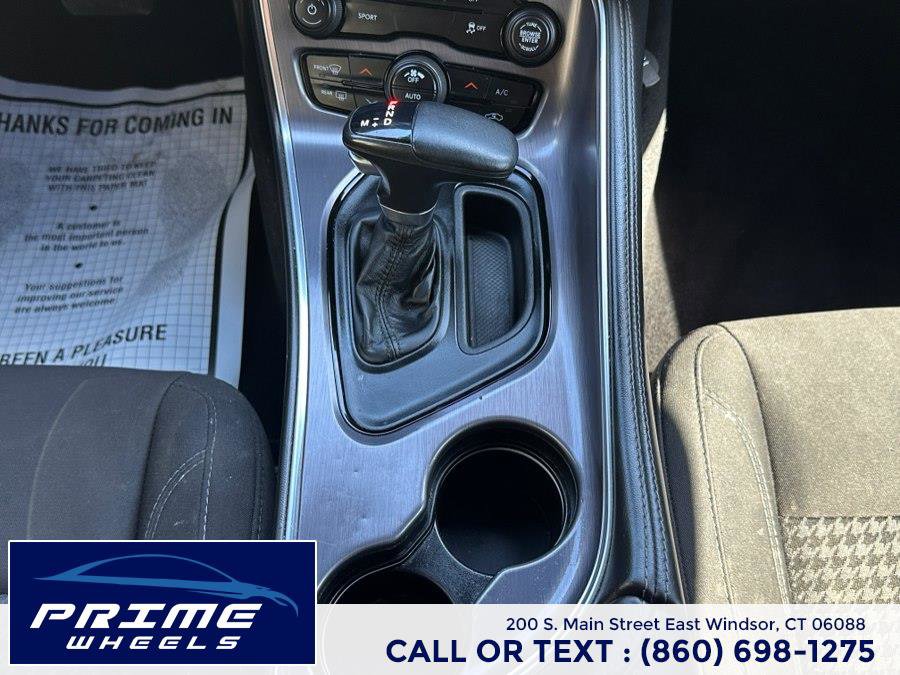 Used 2017 Dodge Challenger SXT RWD image 17