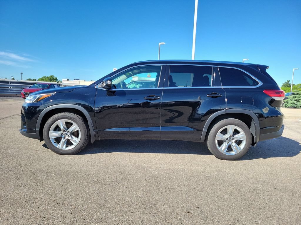 Used 2017 Toyota Highlander Limited AWD/4WD image 2