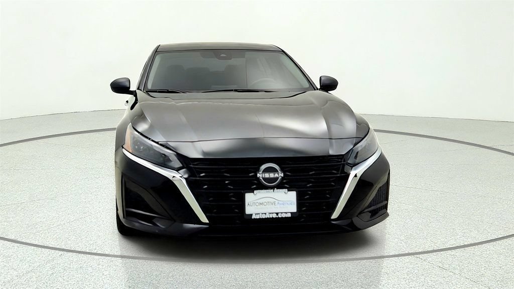 Used 2024 Nissan Altima 2.5 SV AWD/4WD image 2