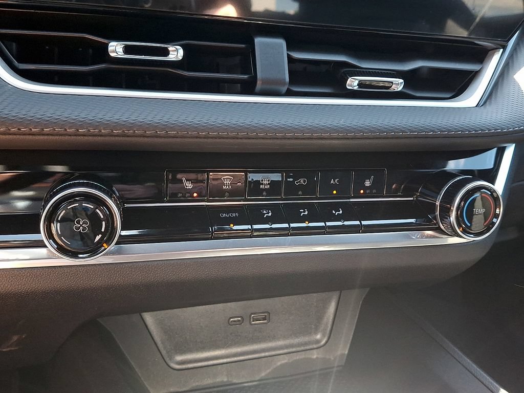 New 2026 Chevrolet Equinox LT w/ Safety and Technology Package FWD image 11