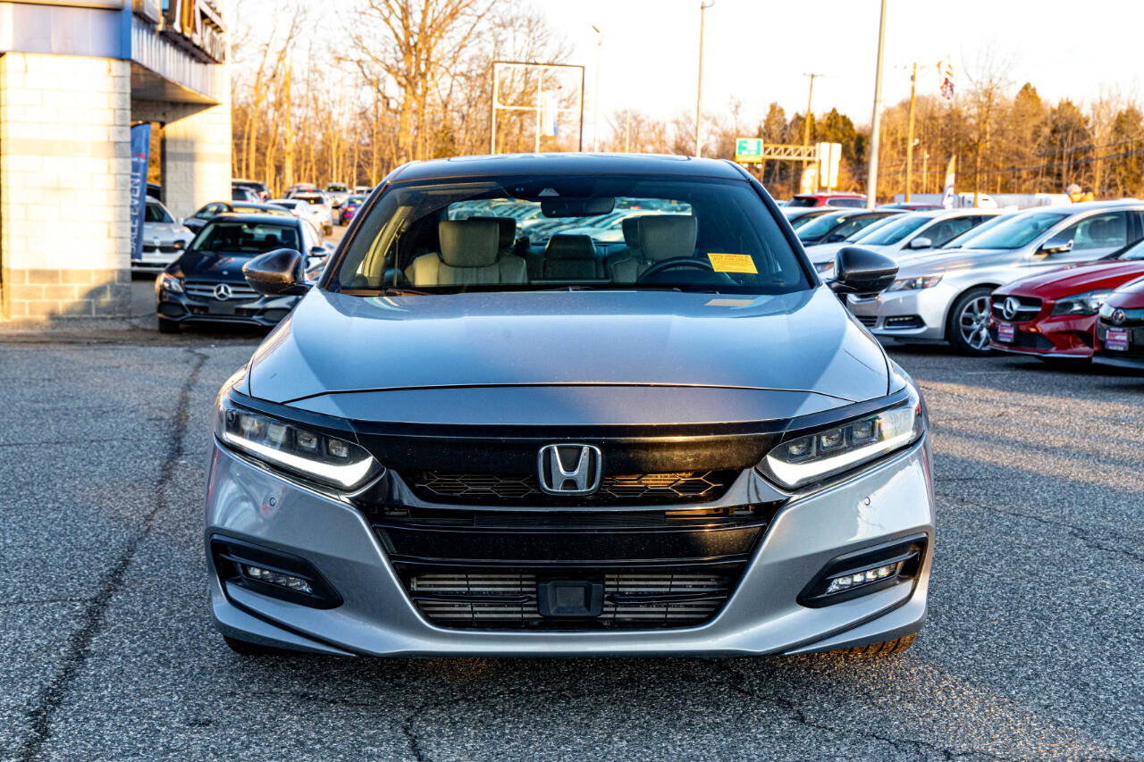 Used 2018 Honda Accord Touring image 2