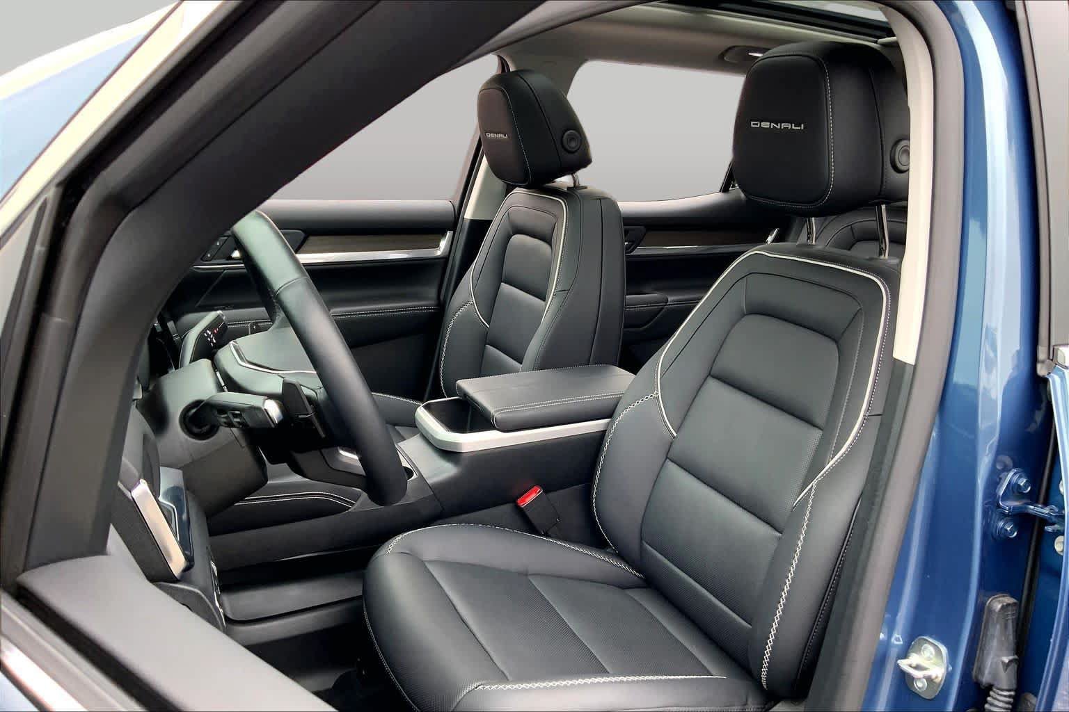 Used 2026 GMC Terrain Denali AWD/4WD image 9