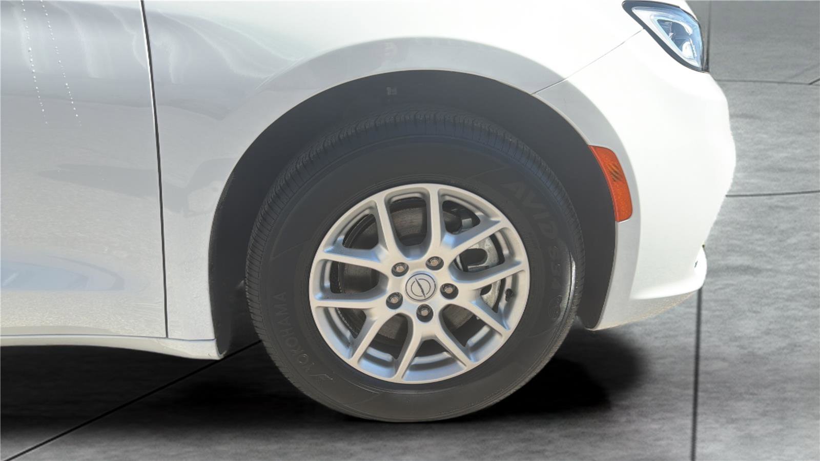 Used 2025 Chrysler Pacifica Select image 24