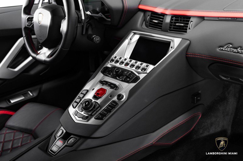 Used 2018 Lamborghini Aventador S image 61