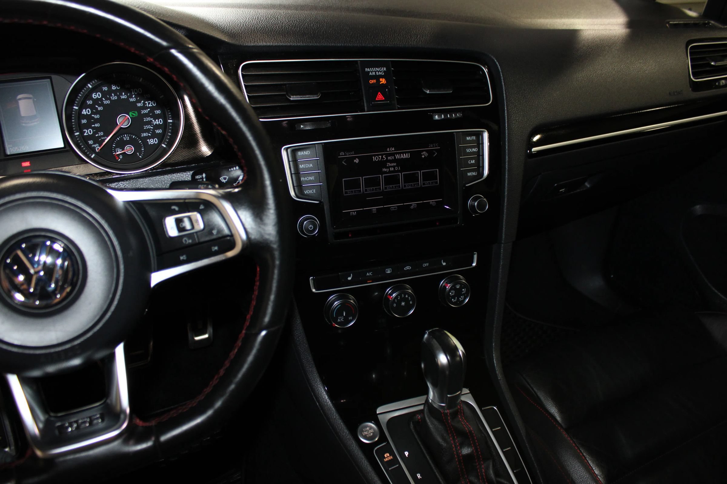Used 2015 Volkswagen GTI SE FWD image 17