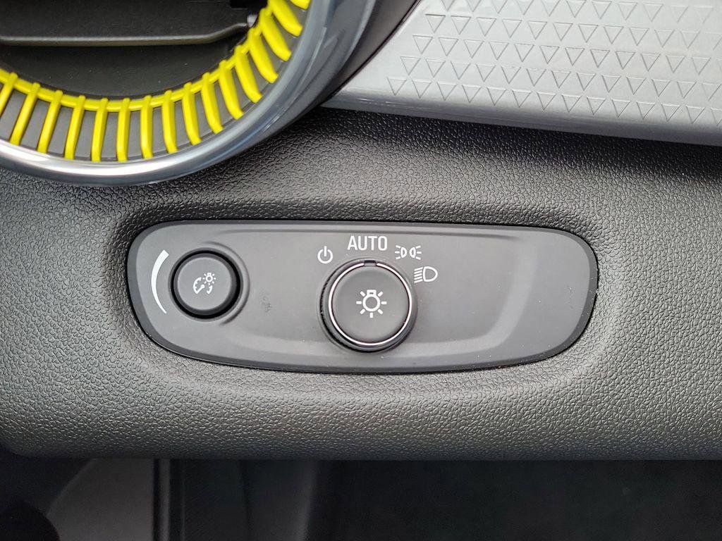 Certified 2024 Chevrolet Trax LT w/ Driver Confidence Package image 10