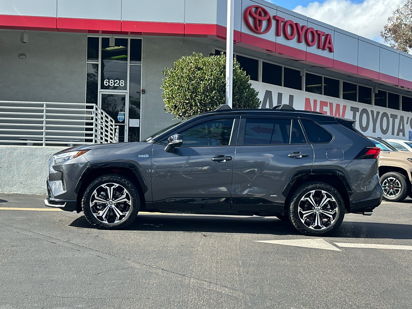 Used 2024 Toyota RAV4 XSE w/ Premium Package AWD/4WD image 2