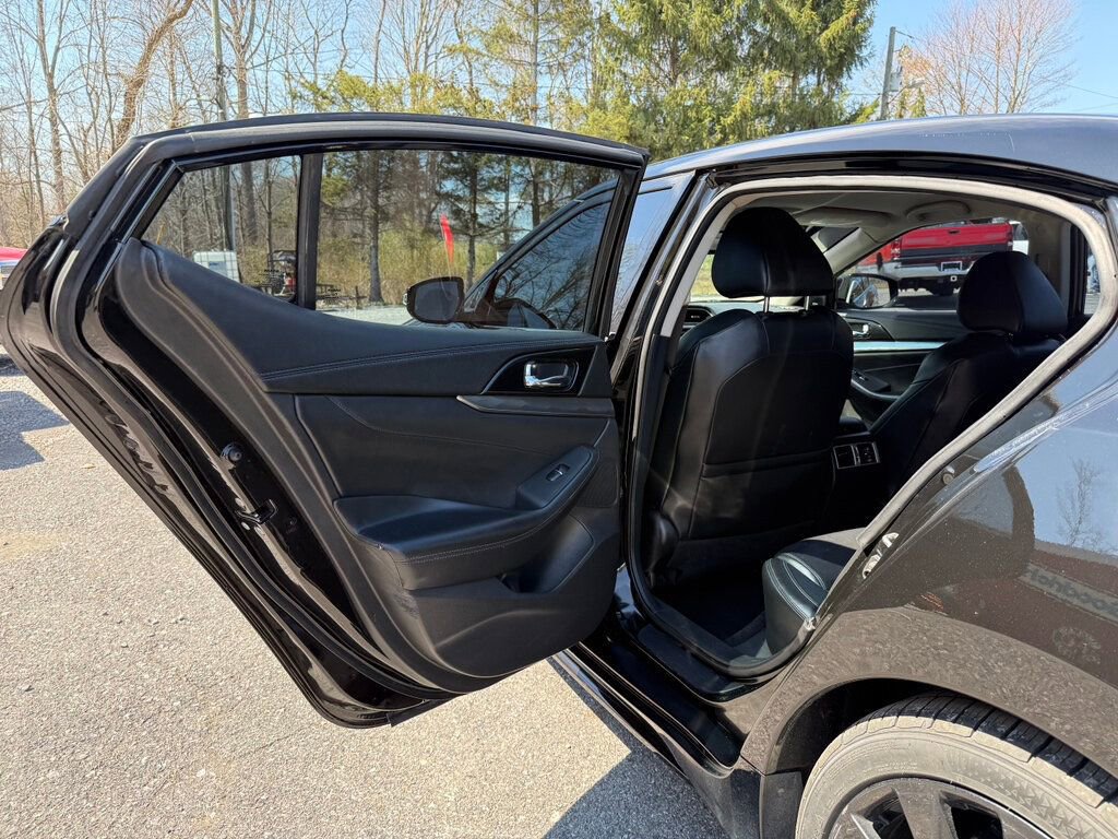 Used 2017 Nissan Maxima SR w/ Midnight Edition image 29