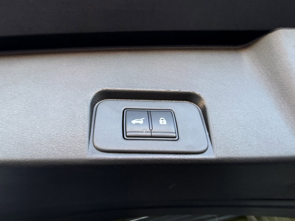 Used 2025 Nissan Rogue SV image 38