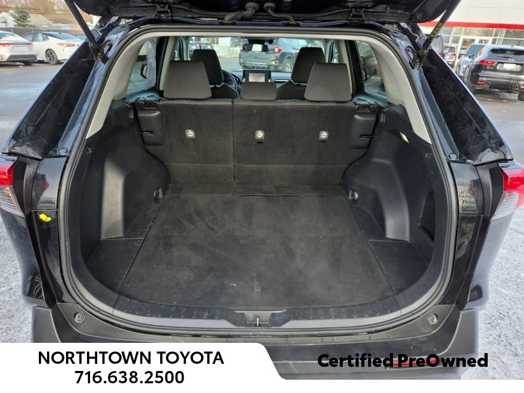 Used 2022 Toyota RAV4 XLE image 9