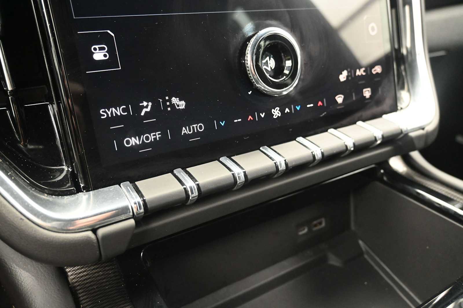 Used 2025 GMC Yukon XL Elevation AWD/4WD image 24