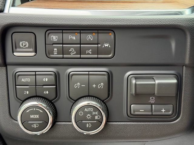 New 2026 Chevrolet Suburban High Country AWD/4WD image 31