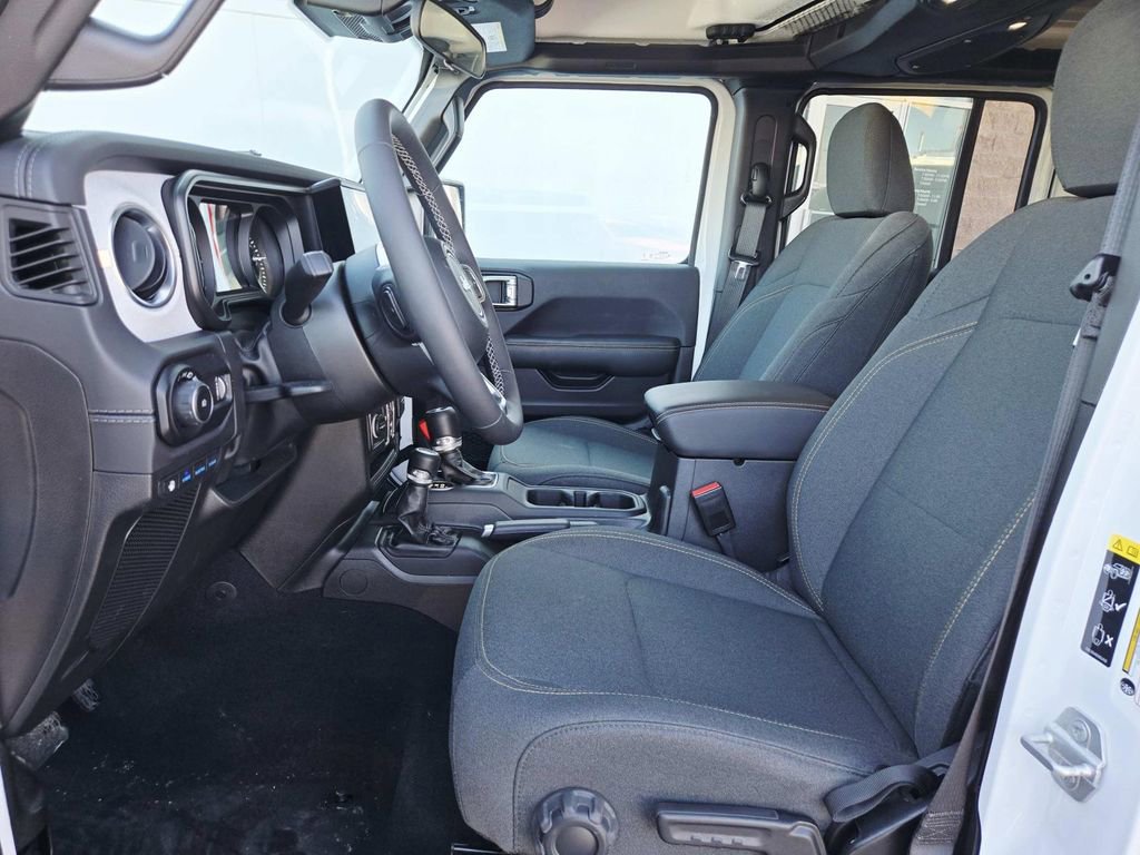 Used 2025 Jeep Wrangler Unlimited Sahara w/ Safety Group image 11