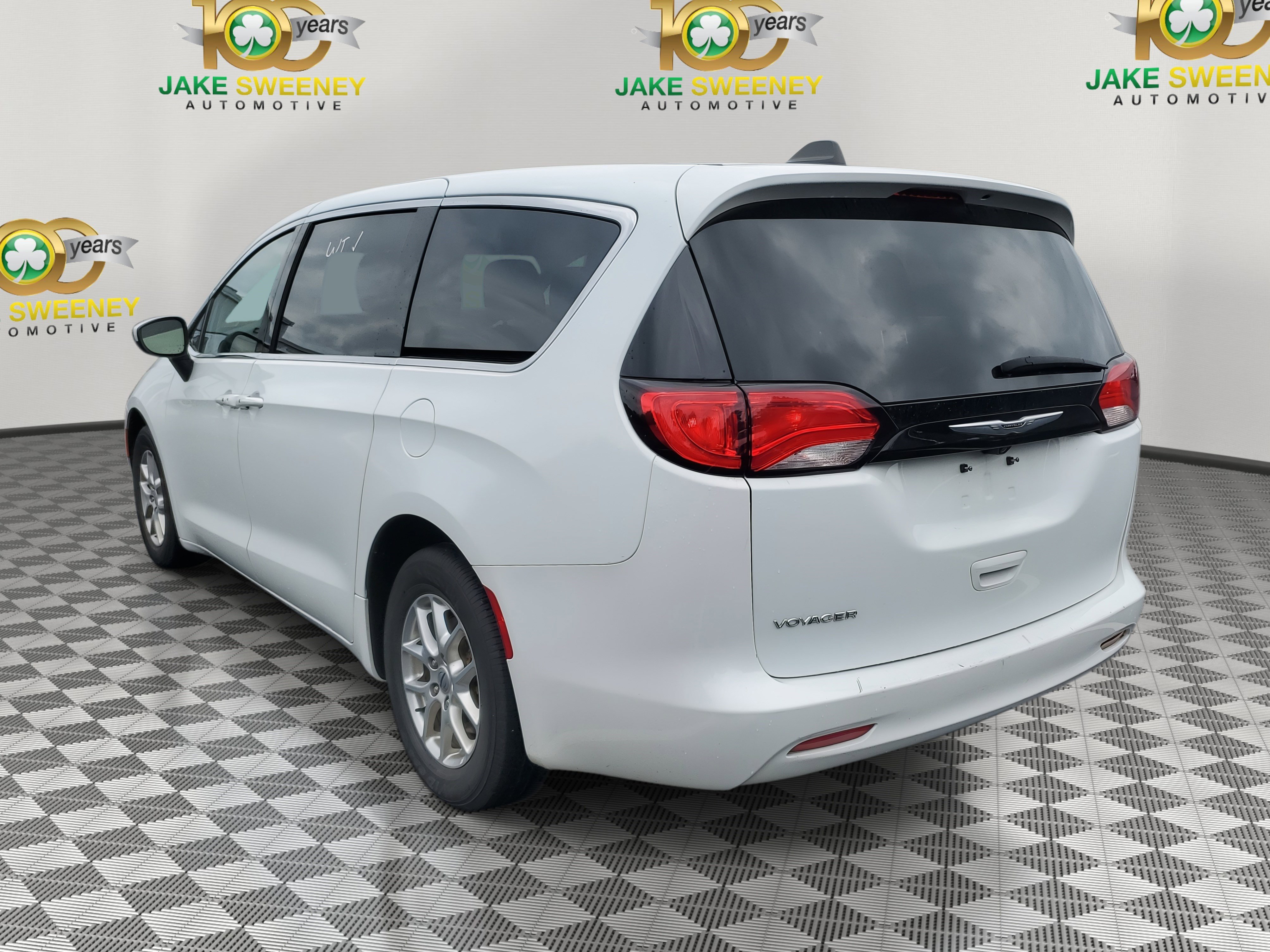 Used 2023 Chrysler Voyager LX image 4