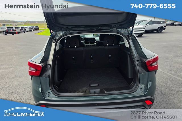 Used 2025 Chevrolet Trax LS w/ LS Convenience Package FWD image 23