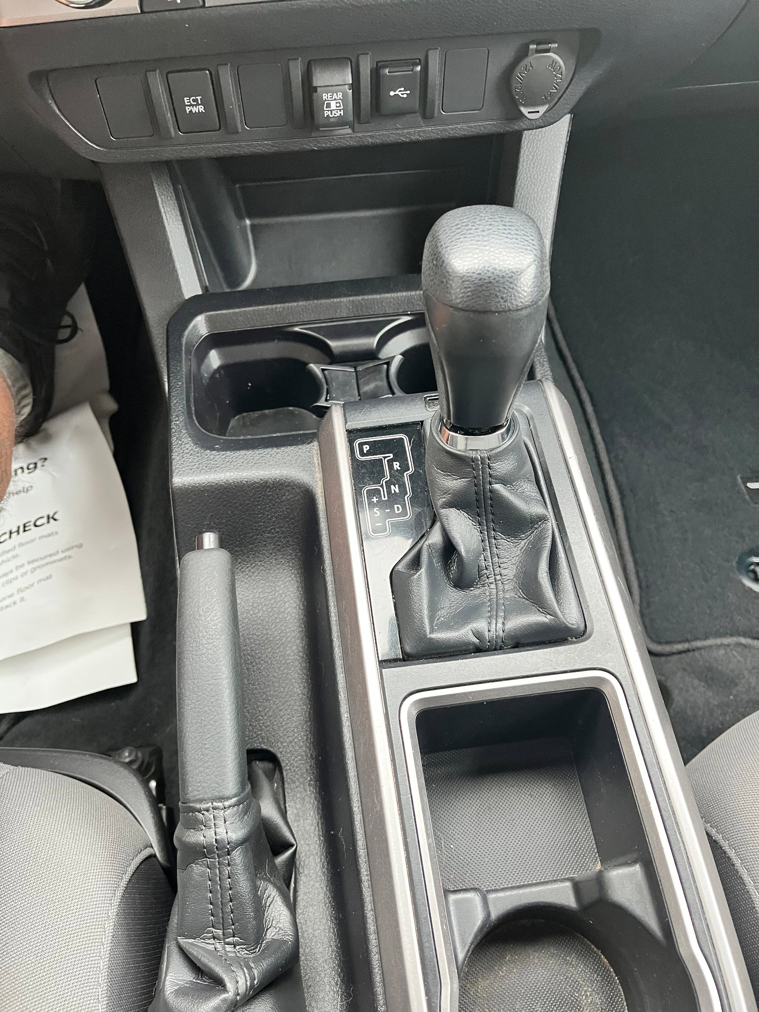 Certified 2022 Toyota Tacoma SR5 AWD/4WD image 11