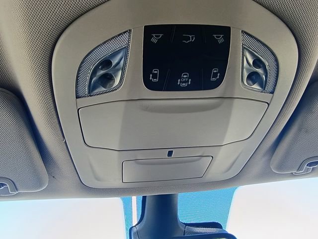 Used 2023 Chrysler Pacifica Touring-L image 35