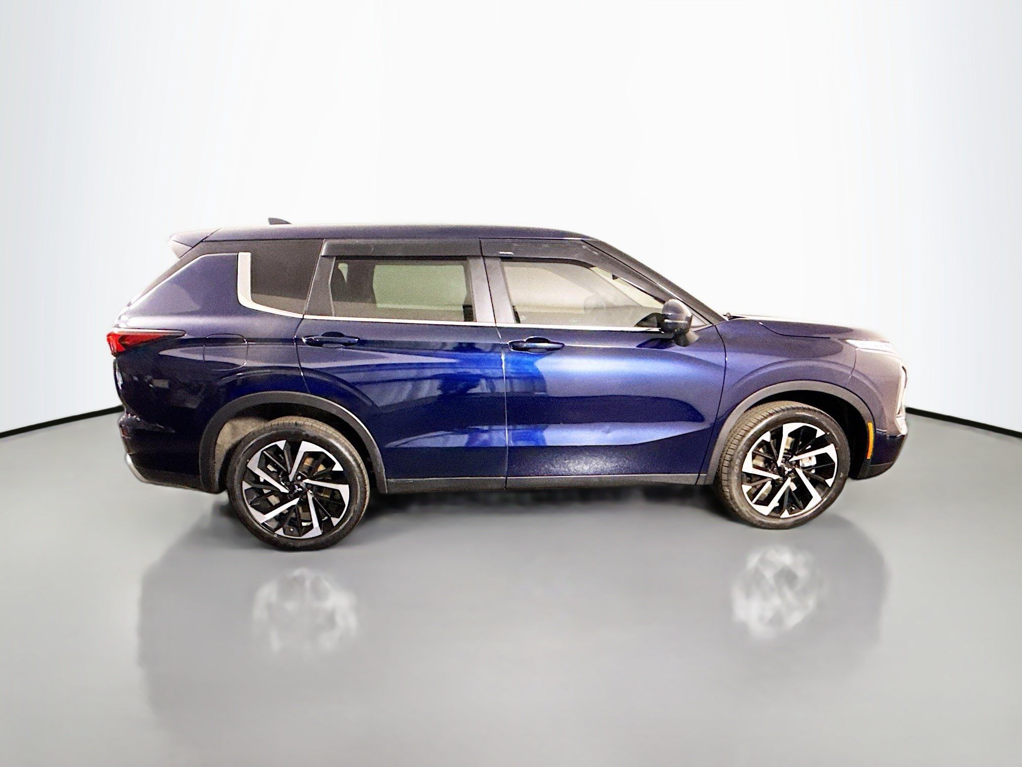 Used 2023 Mitsubishi Outlander SE AWD/4WD image 11
