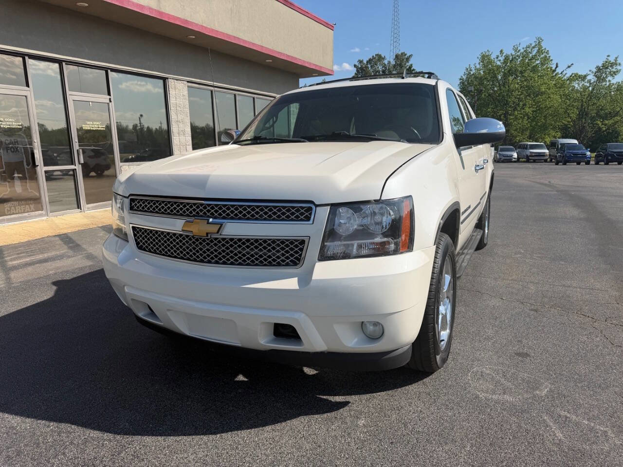 Used 2012 Chevrolet Avalanche LTZ AWD/4WD image 2