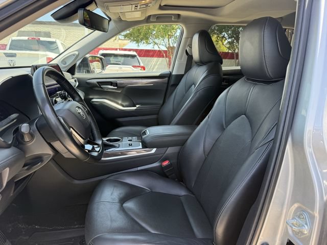 Used 2023 Toyota Highlander Limited FWD image 28