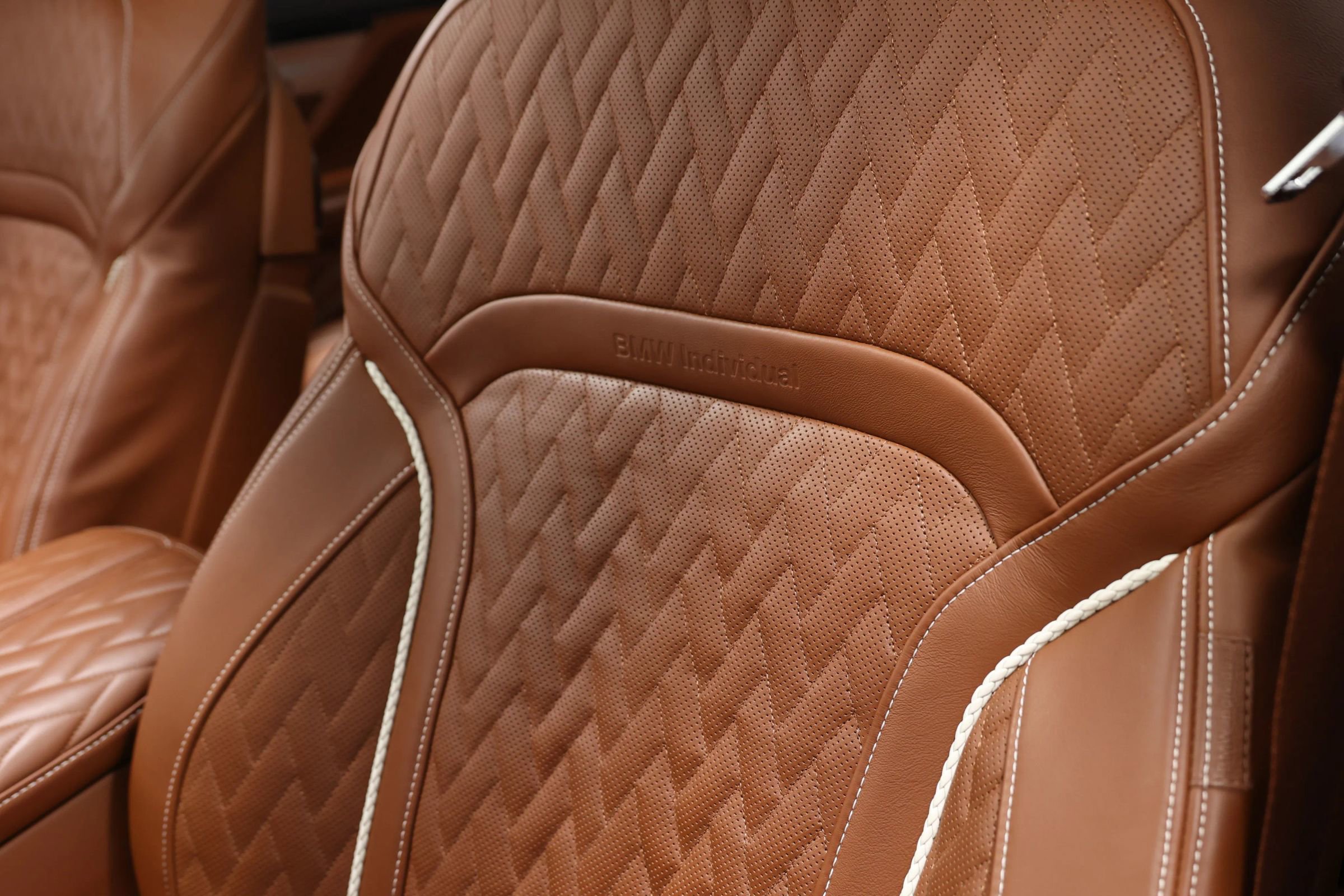 Used 2022 BMW M760i xDrive w/ Luxury Rear Seating Package image 17