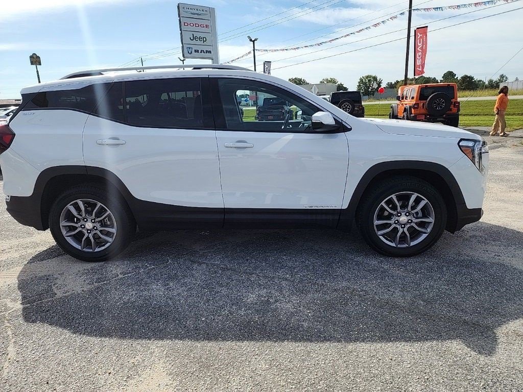 Used 2023 GMC Terrain SLT image 7