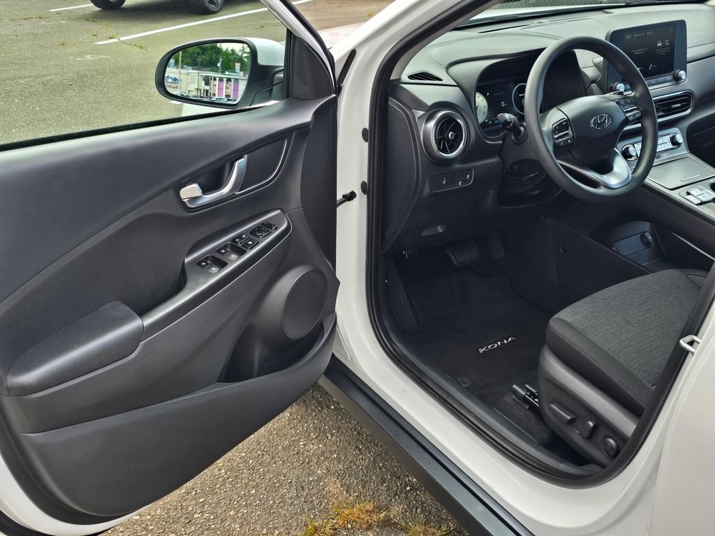 Used 2023 Hyundai Kona SE FWD image 17