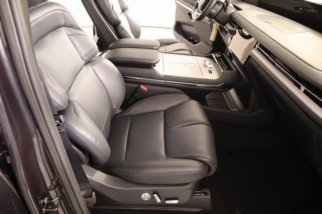 New 2025 Lincoln Navigator Reserve w/ Jet Appearance Package image 14