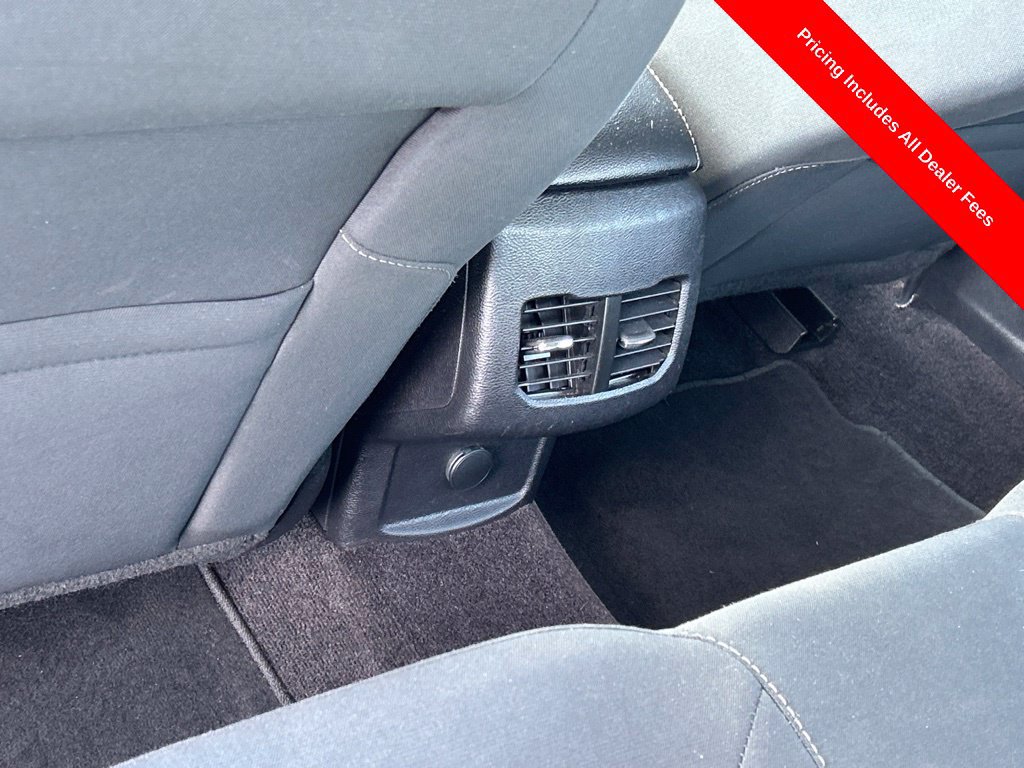 Used 2017 Ford Fusion SE FWD image 12
